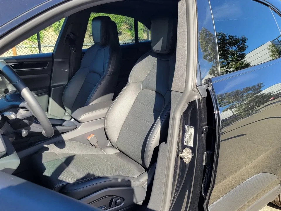 2025 Porsche Macan Electric - Image 7 of 9