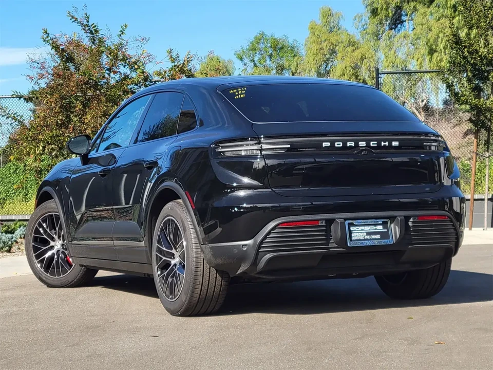 2025 Porsche Macan Electric - Image 5 of 9