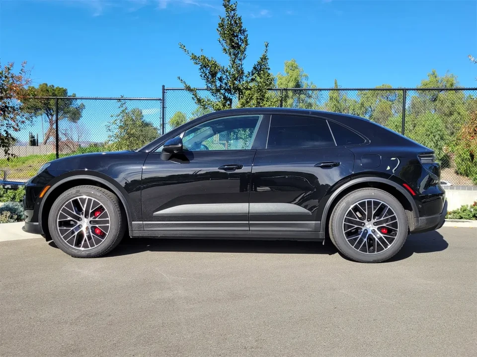 2025 Porsche Macan Electric - Image 4 of 9