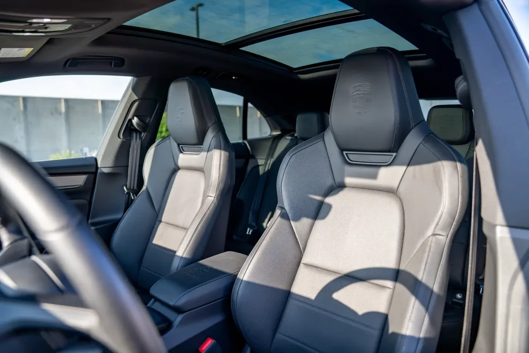 2025 Porsche Macan Electric - Image 5 of 12