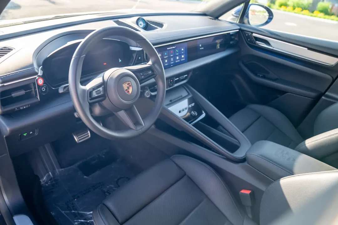 2025 Porsche Macan Electric - Image 4 of 12
