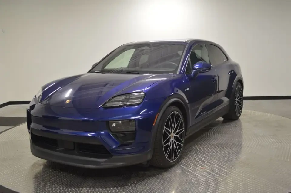 2025 Porsche Macan Electric - Image 11 of 12