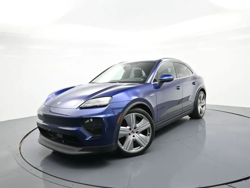 2025 Porsche Macan Electric - Image 10 of 12