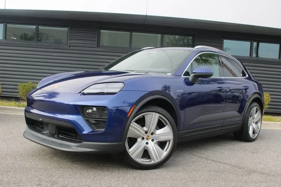 2025 Porsche Macan Electric - Image 12 of 12