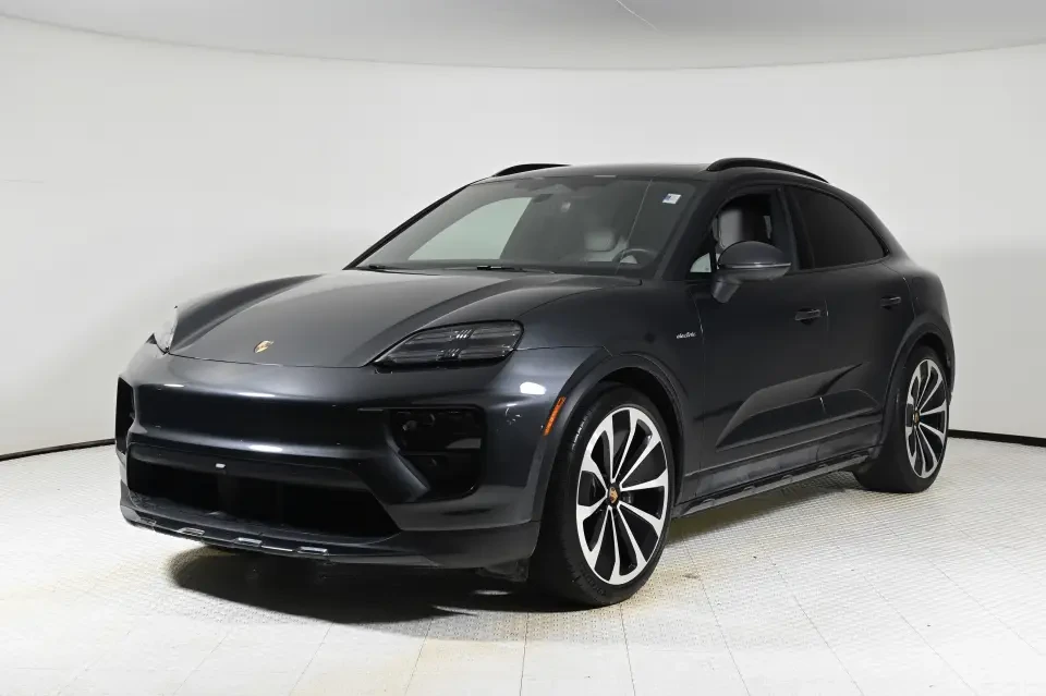 2025 Porsche Macan Electric - Image 11 of 12