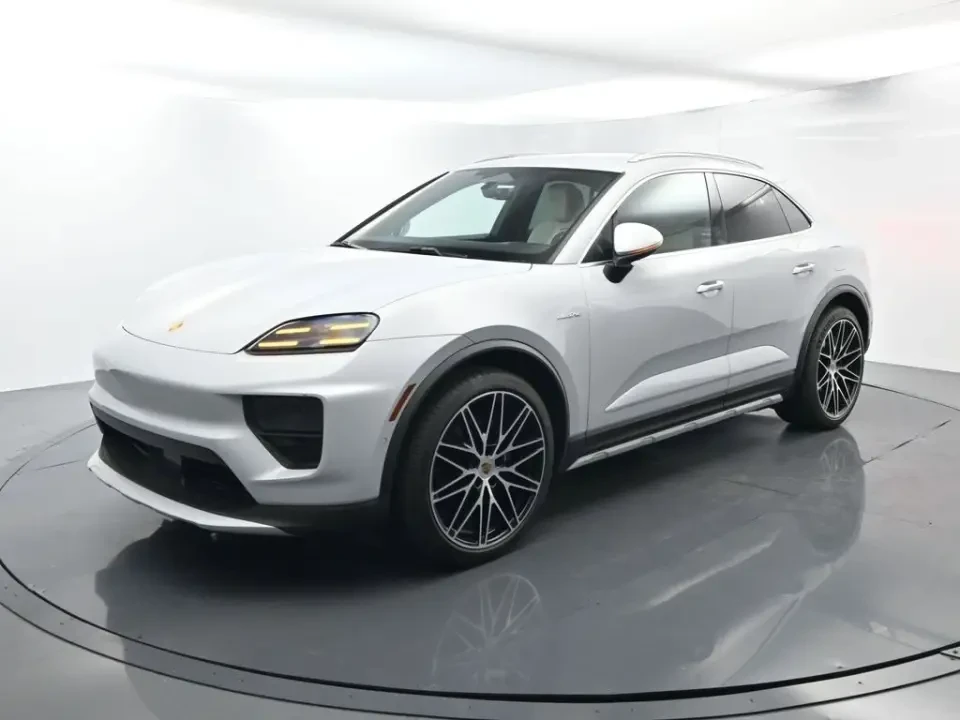 2025 Porsche Macan Electric - Image 12 of 12