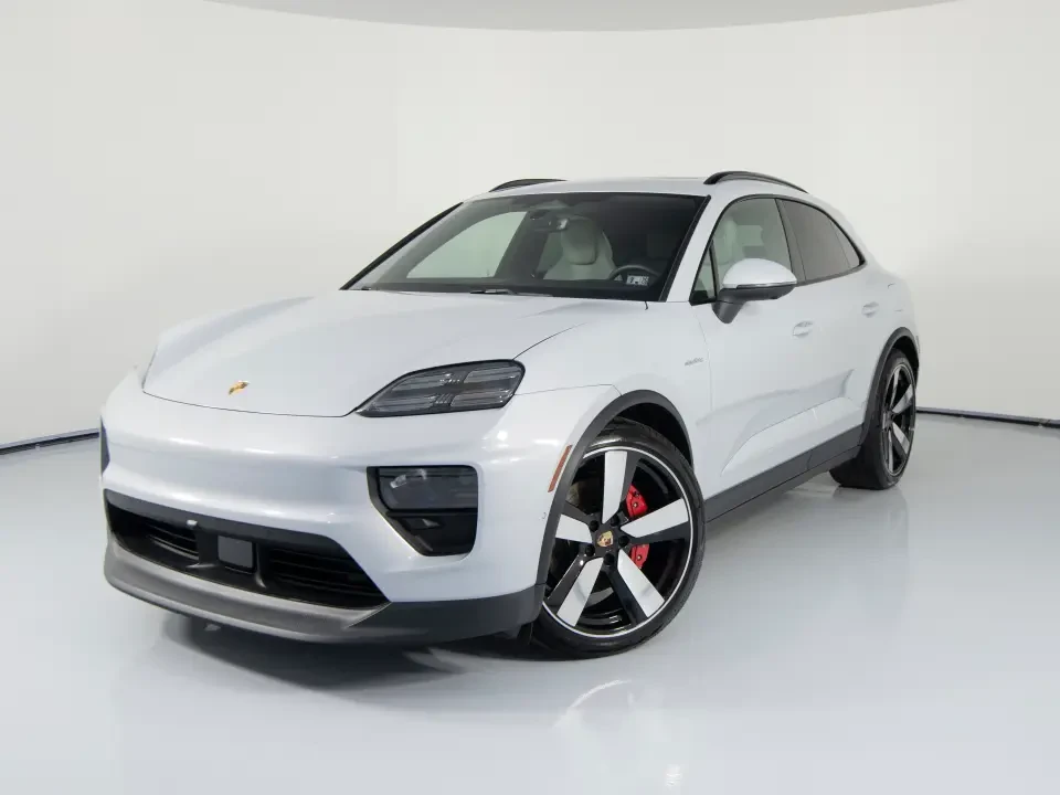 2025 Porsche Macan Electric - Image 10 of 12
