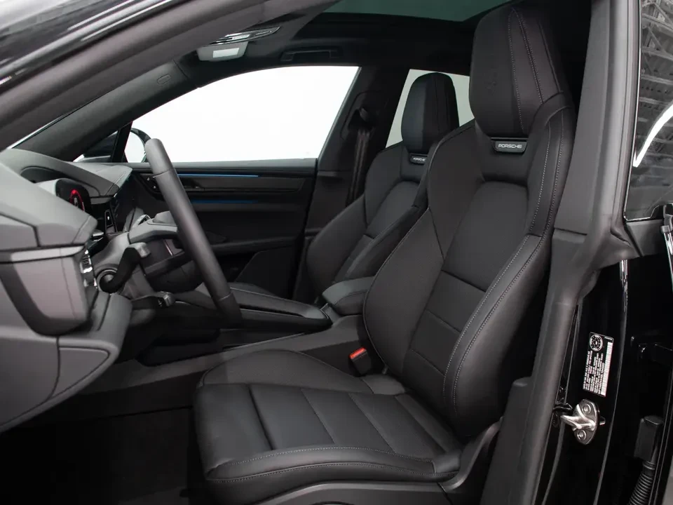 2025 Porsche Macan Electric - Image 17 of 20