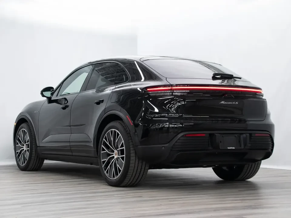 2025 Porsche Macan Electric - Image 5 of 20