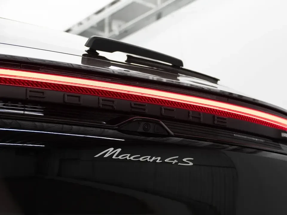 2025 Porsche Macan Electric - Image 3 of 20
