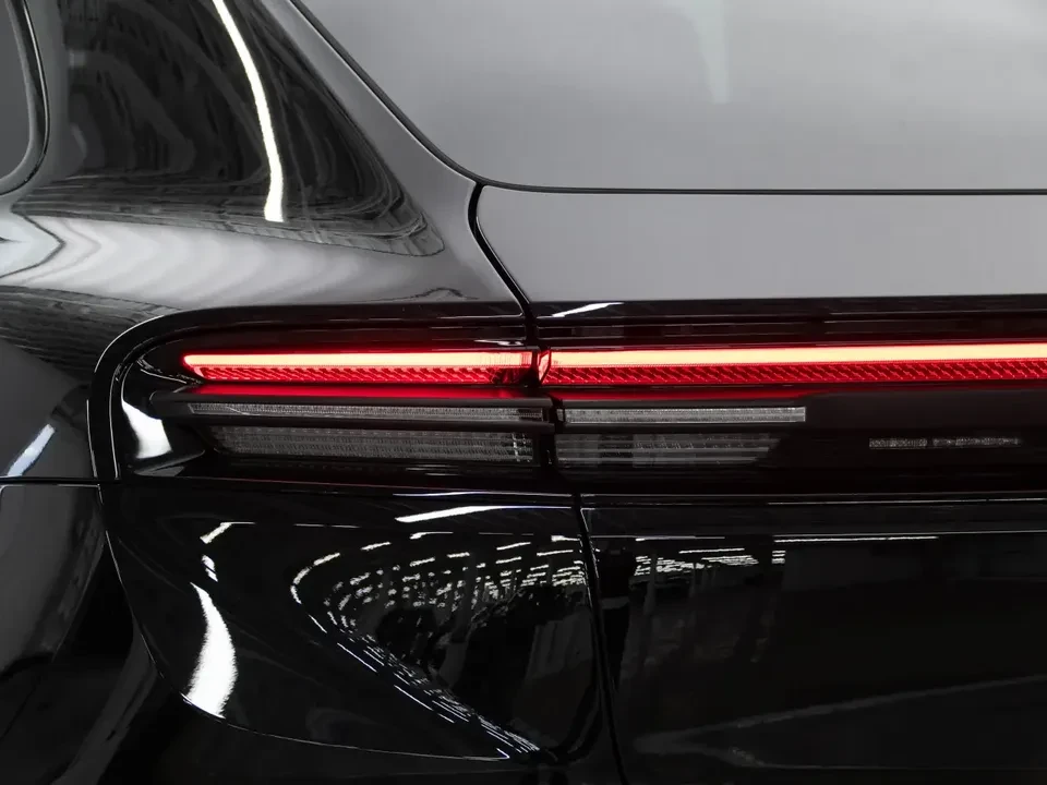 2025 Porsche Macan Electric - Image 13 of 20