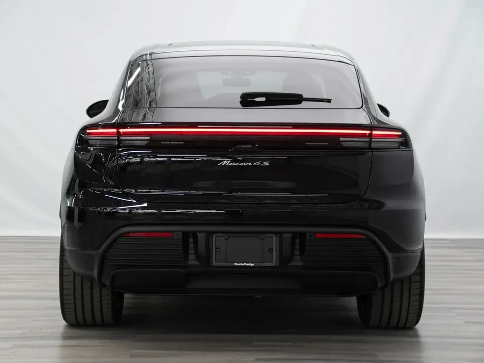2025 Porsche Macan Electric - Image 8 of 20