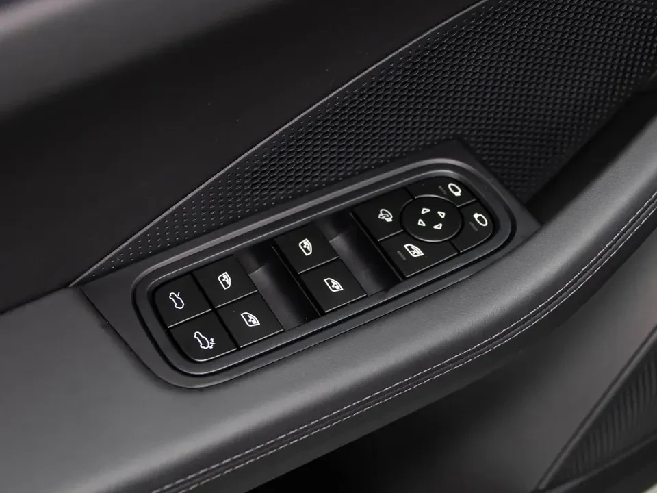 2025 Porsche Macan Electric - Image 20 of 20