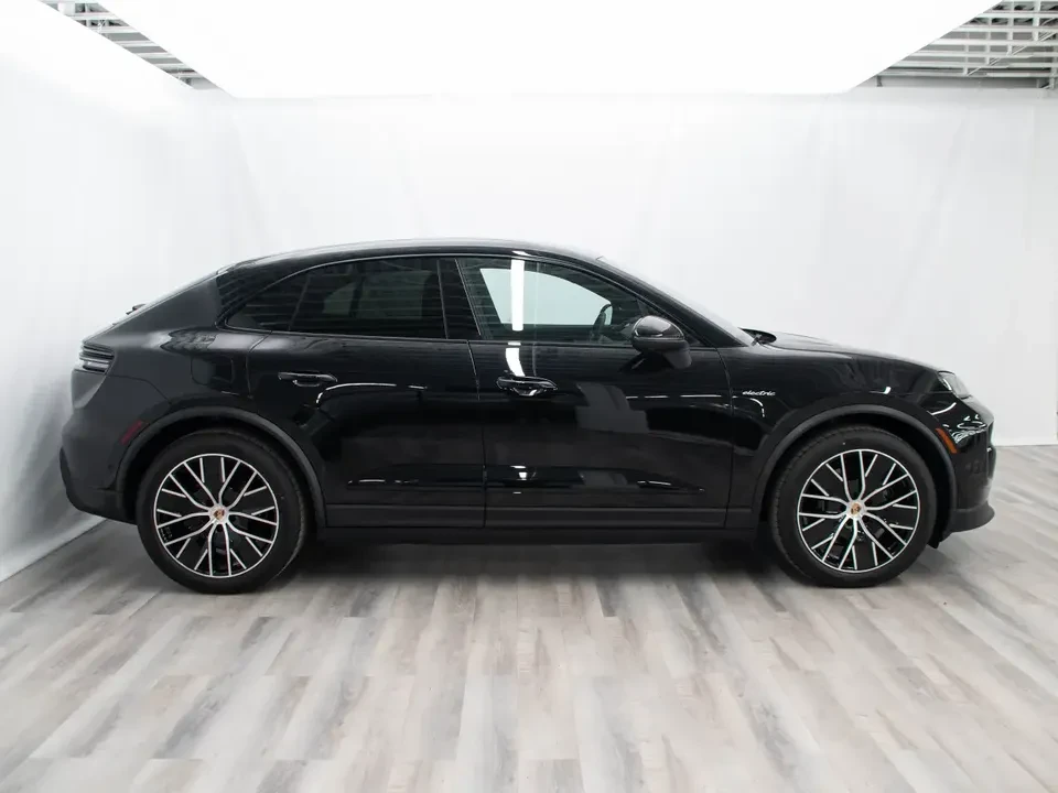 2025 Porsche Macan Electric - Image 4 of 20