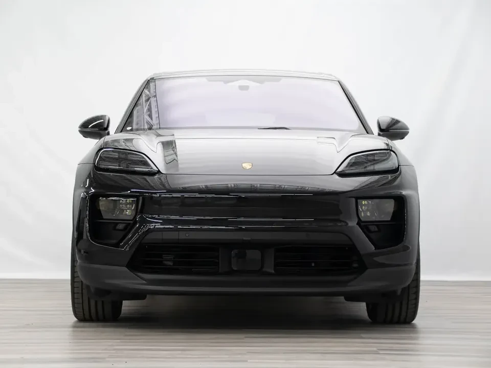 2025 Porsche Macan Electric - Image 7 of 20