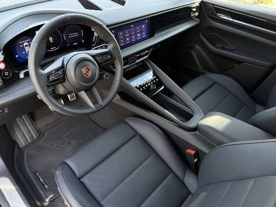 2025 Porsche Macan Electric - Image 4 of 7