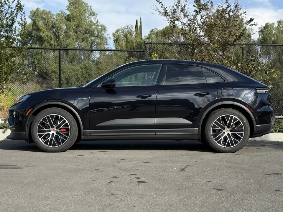 2025 Porsche Macan Electric - Image 2 of 7