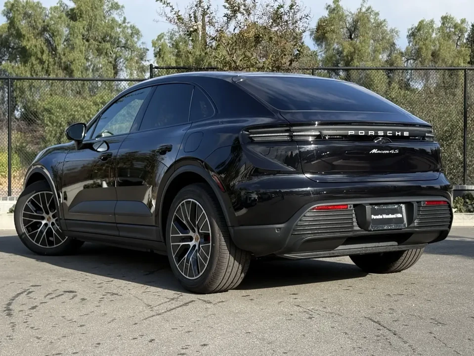 2025 Porsche Macan Electric - Image 3 of 7