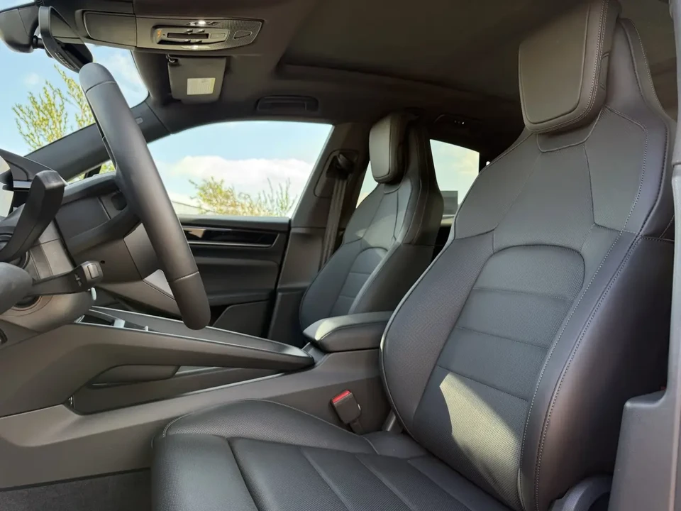 2025 Porsche Macan Electric - Image 5 of 7