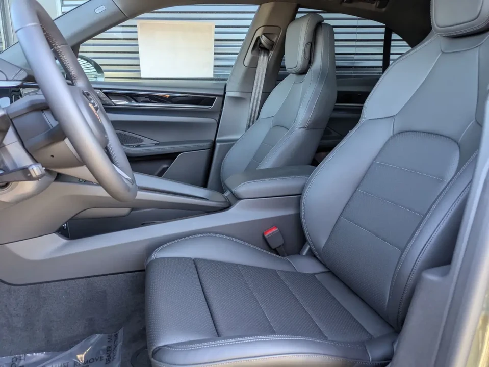 2025 Porsche Macan Electric - Image 5 of 7