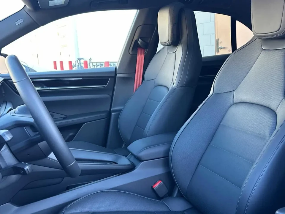 2025 Porsche Macan Electric - Image 5 of 8