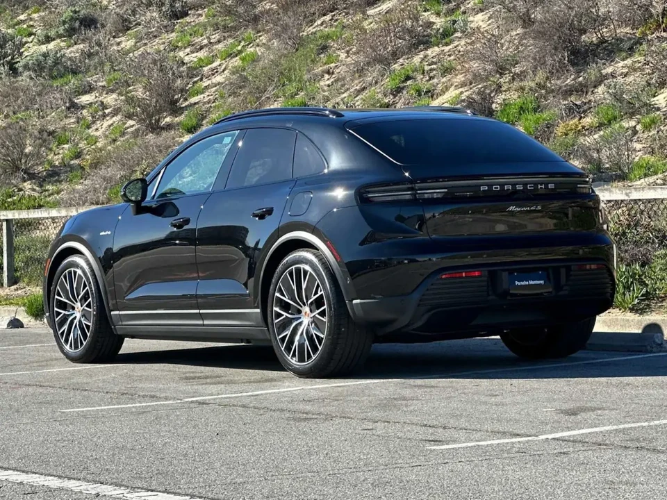 2025 Porsche Macan Electric - Image 3 of 8
