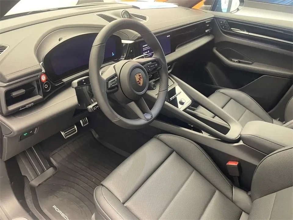 2025 Porsche Macan Electric - Image 4 of 10