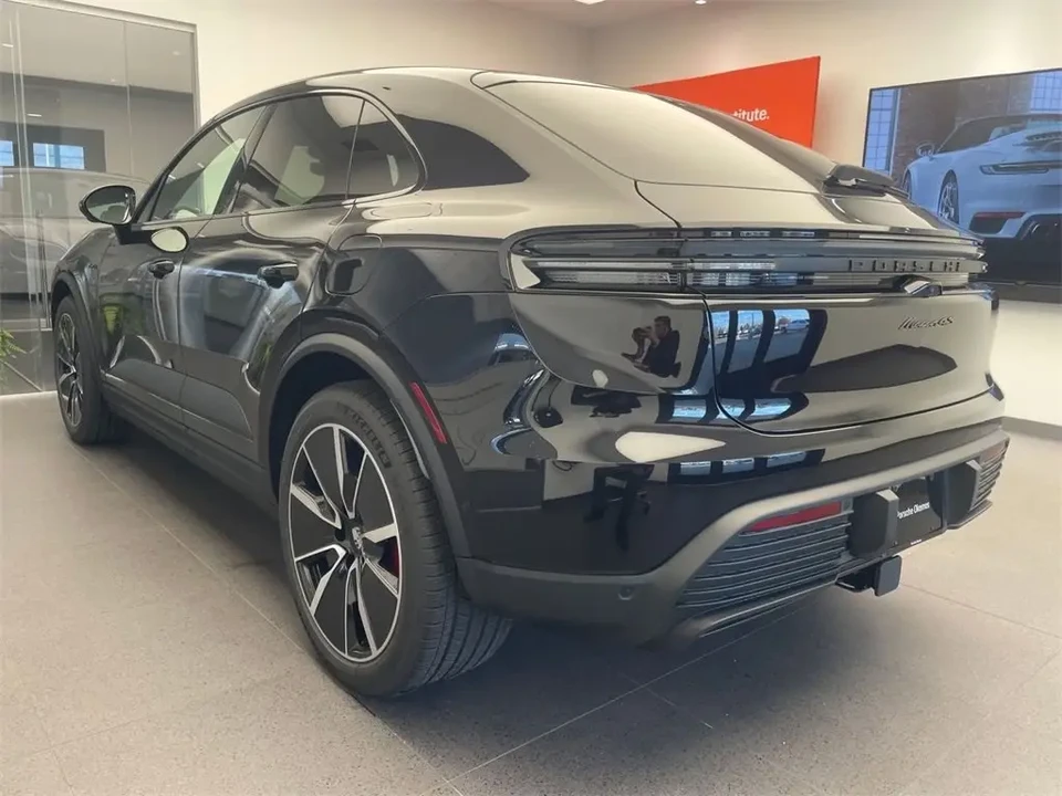 2025 Porsche Macan Electric - Image 3 of 10