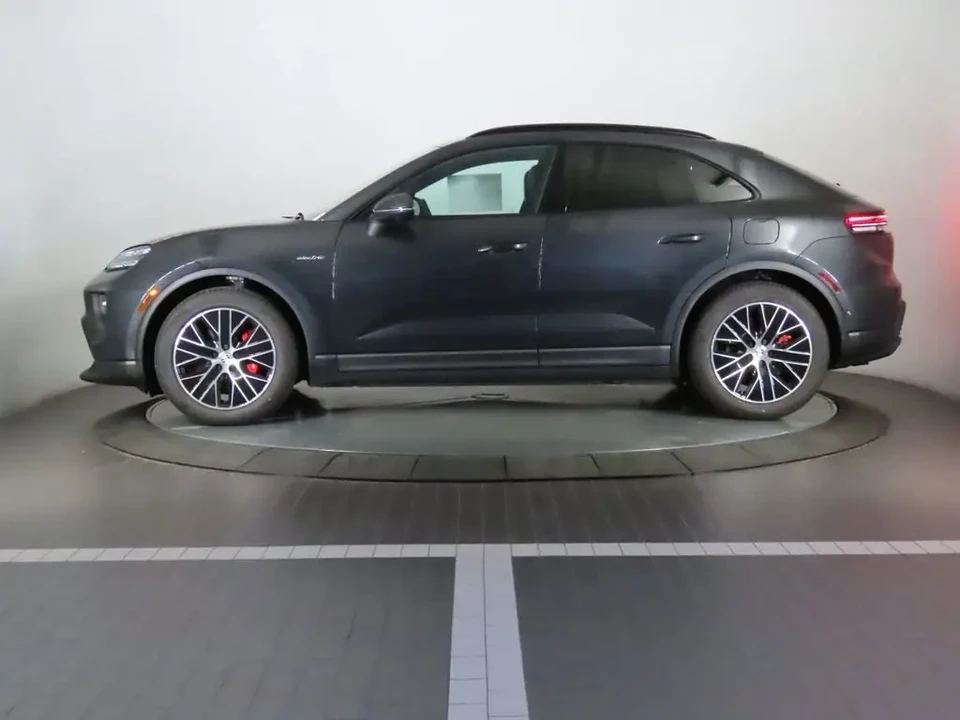 2025 Porsche Macan Electric - Image 2 of 8