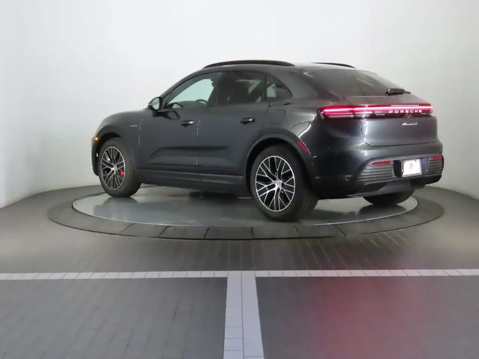2025 Porsche Macan Electric - Image 3 of 8