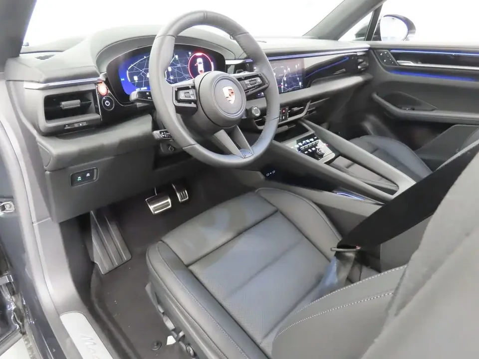 2025 Porsche Macan Electric - Image 4 of 8