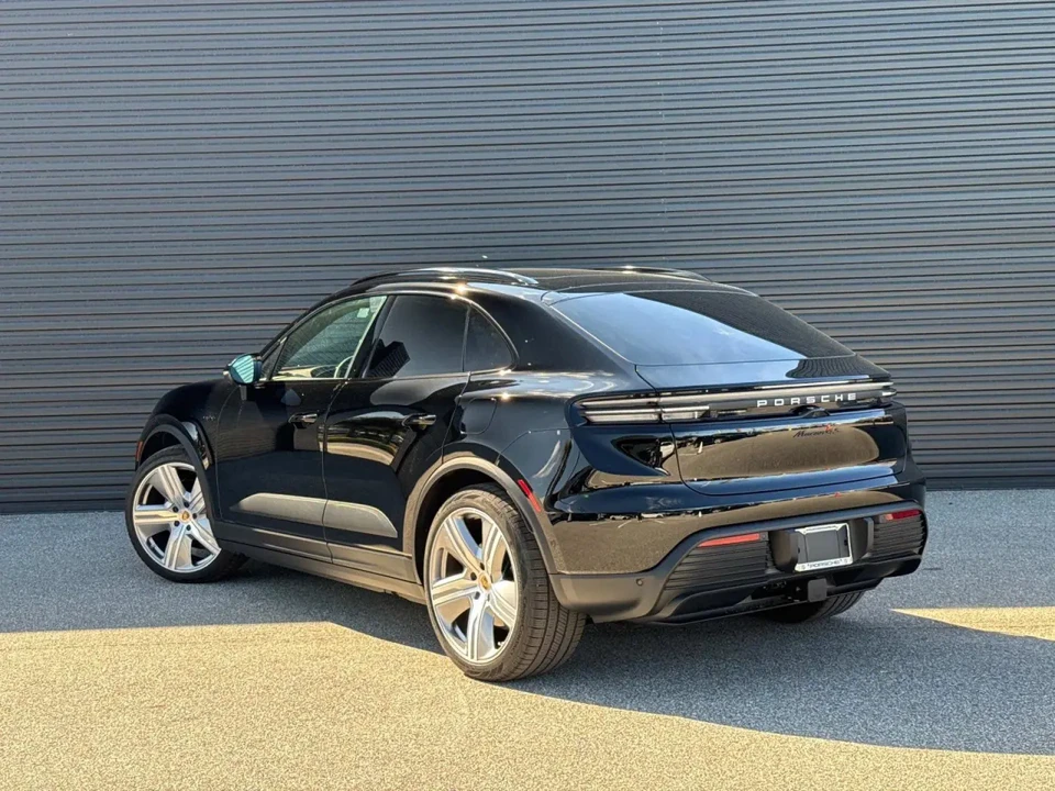 2025 Porsche Macan Electric - Image 3 of 9