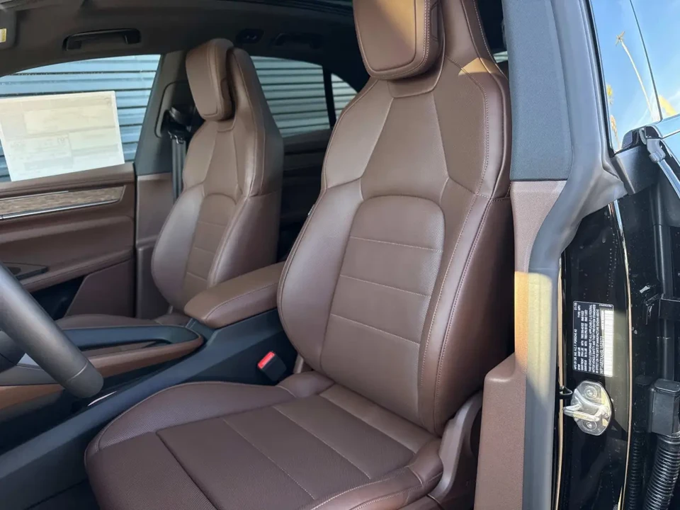 2025 Porsche Macan Electric - Image 5 of 9