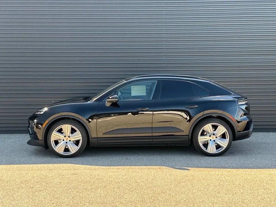 2025 Porsche Macan Electric - Image 2 of 9