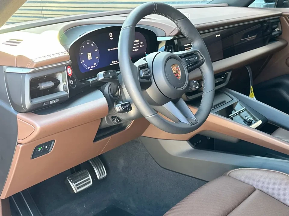 2025 Porsche Macan Electric - Image 4 of 9