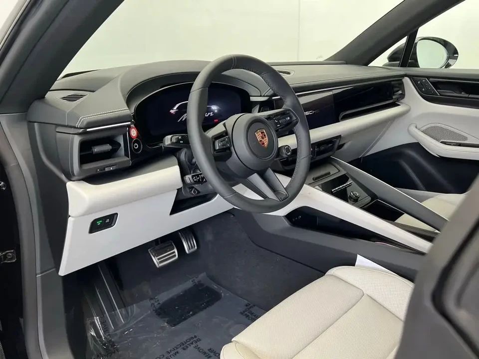 2025 Porsche Macan Electric - Image 4 of 10