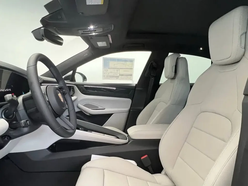 2025 Porsche Macan Electric - Image 5 of 10