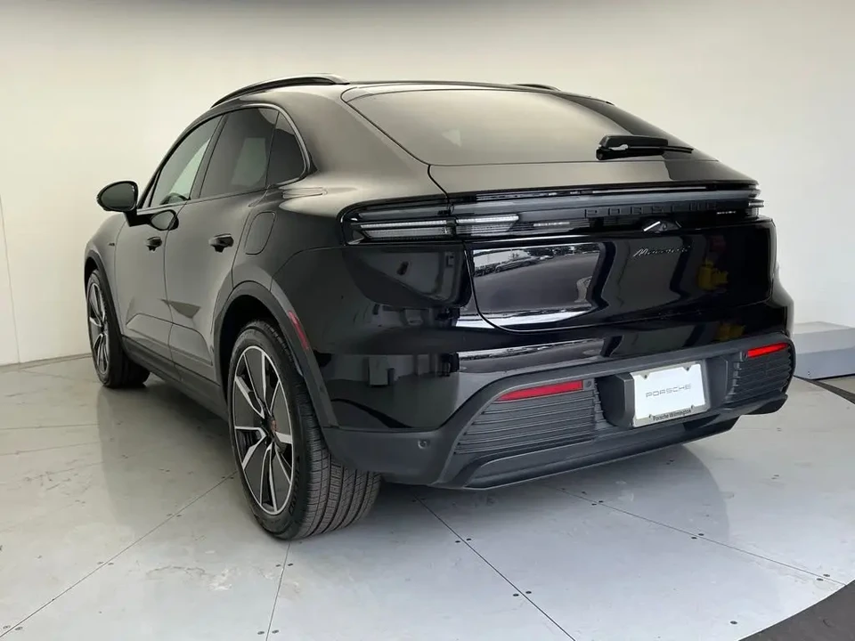 2025 Porsche Macan Electric - Image 3 of 10