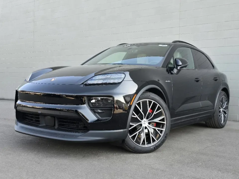 2025 Porsche Macan Electric - Image 9 of 10