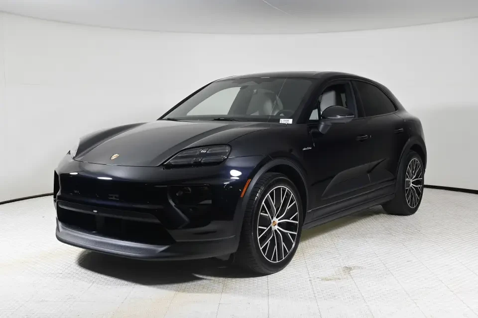 2025 Porsche Macan Electric - Image 10 of 10