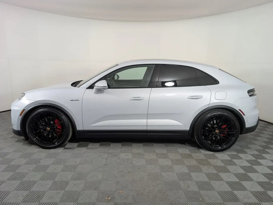 2025 Porsche Macan Electric - Image 2 of 13
