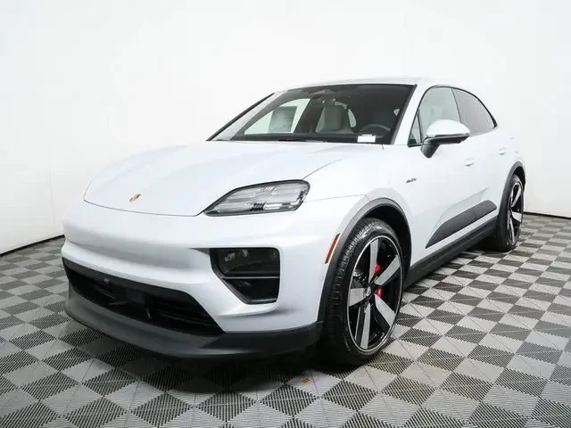 2025 Porsche Macan Electric - Image 11 of 13
