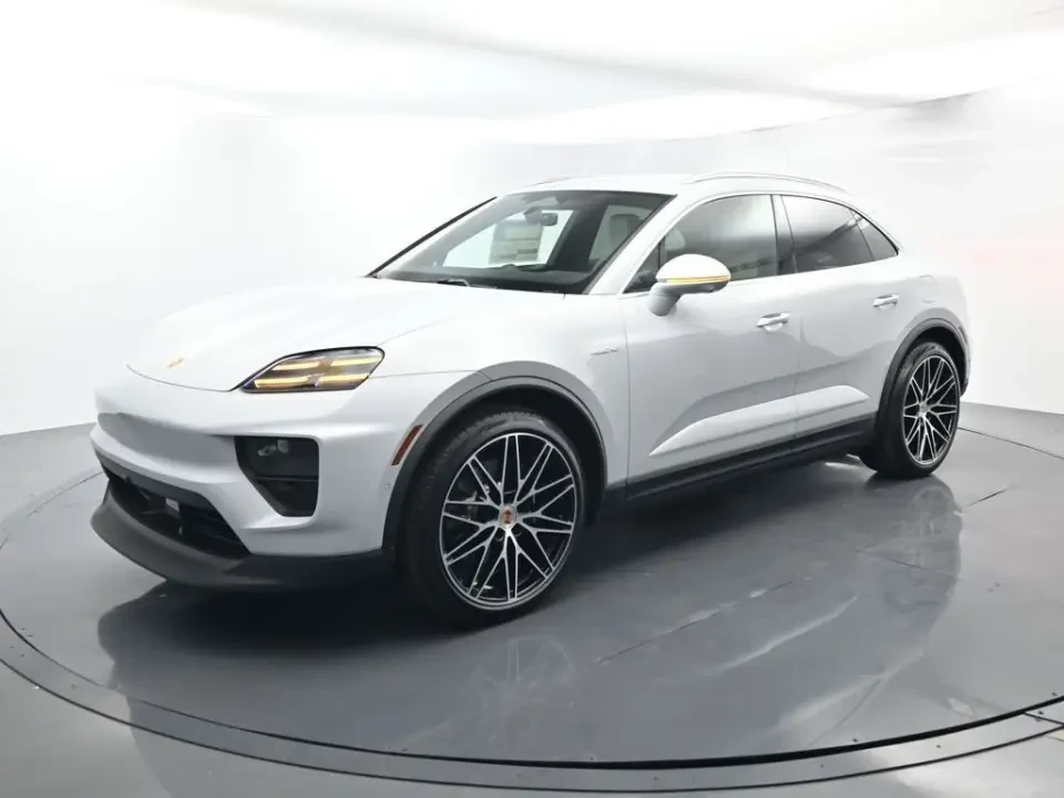 2025 Porsche Macan Electric - Image 12 of 13