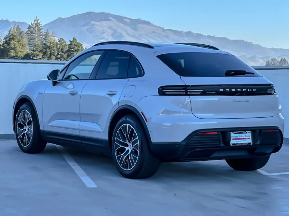 2025 Porsche Macan Electric - Image 3 of 13