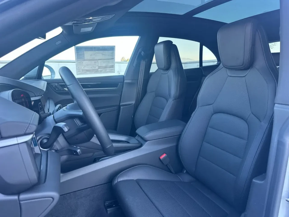 2025 Porsche Macan Electric - Image 5 of 13