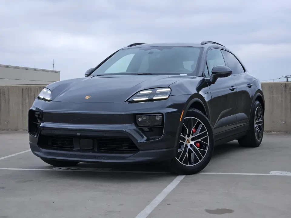 2025 Porsche Macan Electric - Image 10 of 13