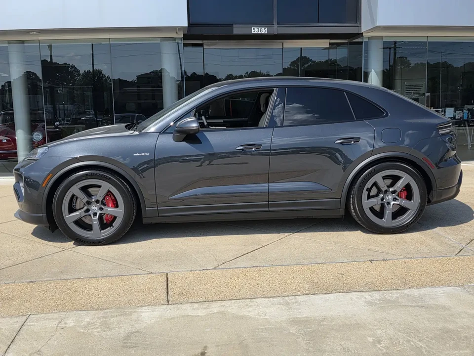 2025 Porsche Macan Electric - Image 2 of 8