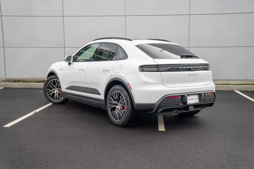 2025 Porsche Macan Electric - Image 3 of 9
