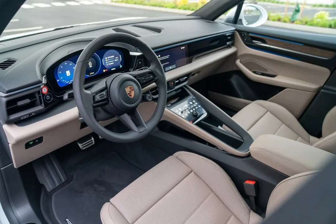 2025 Porsche Macan Electric - Image 4 of 9