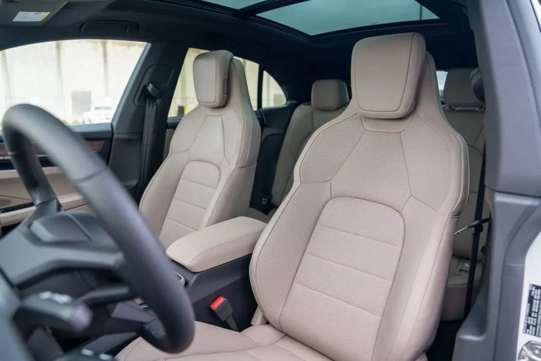 2025 Porsche Macan Electric - Image 5 of 9